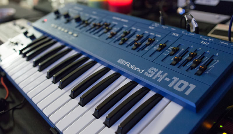 ROLAND SH-101