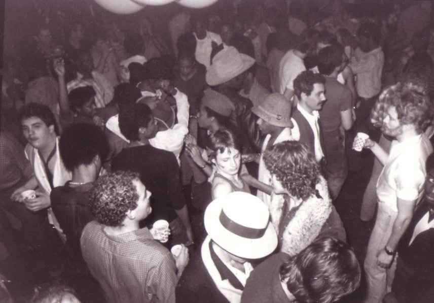 People dancing at Chicago nightclub, Medusa's